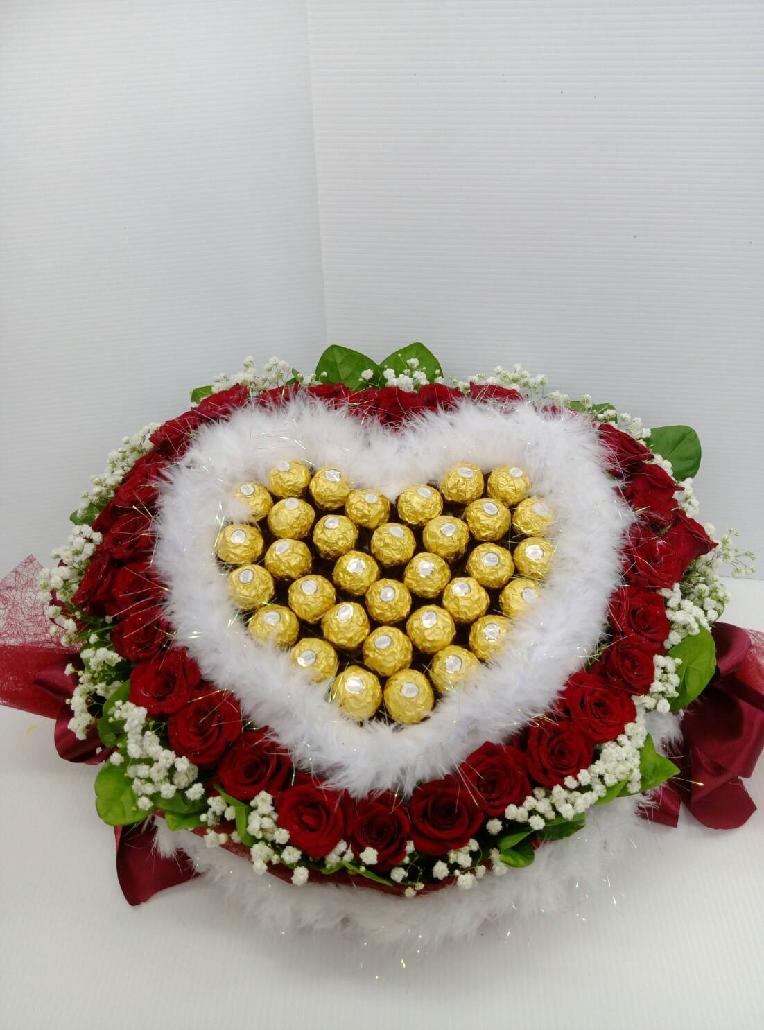 金莎巧克力33颗 红玫瑰花33朵